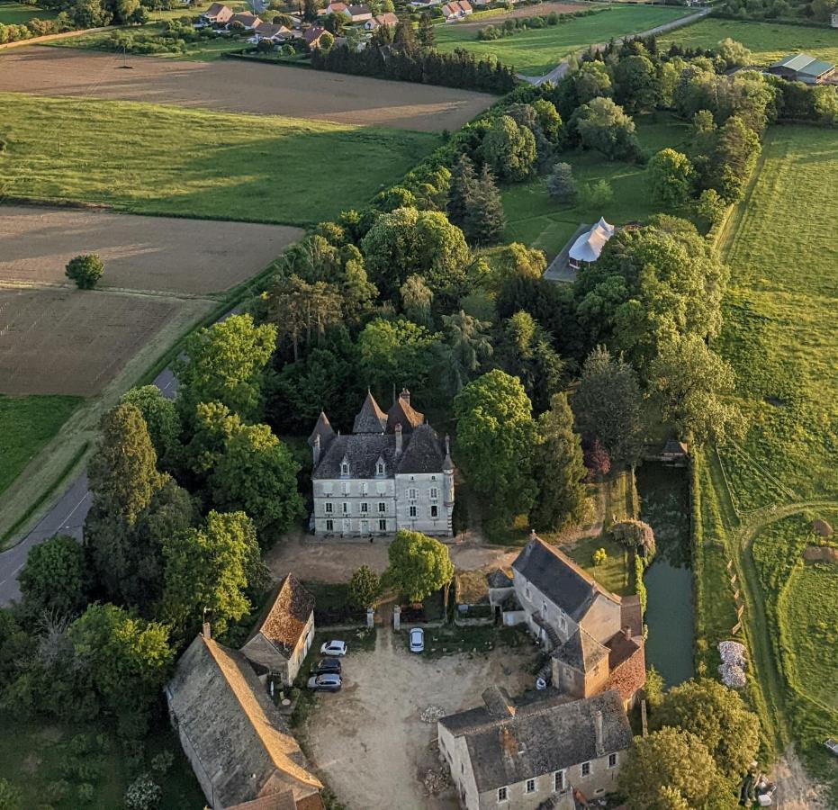 Chateau Du Mauny, Gites Et Chambres D'Hotes En Bourgogne Rosey Exterior photo